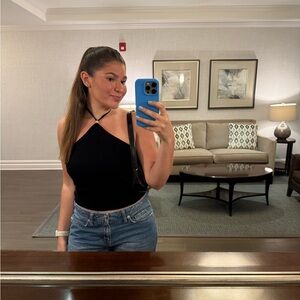 Meet your Posher, Amalia